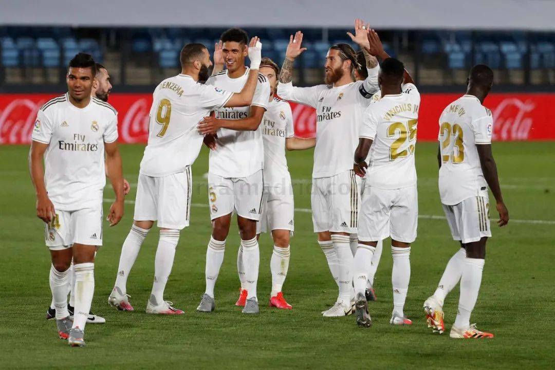 他在肋部半 他在肋部半