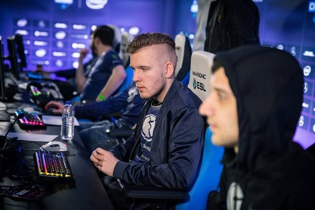 跑动与防守 跑动与防守