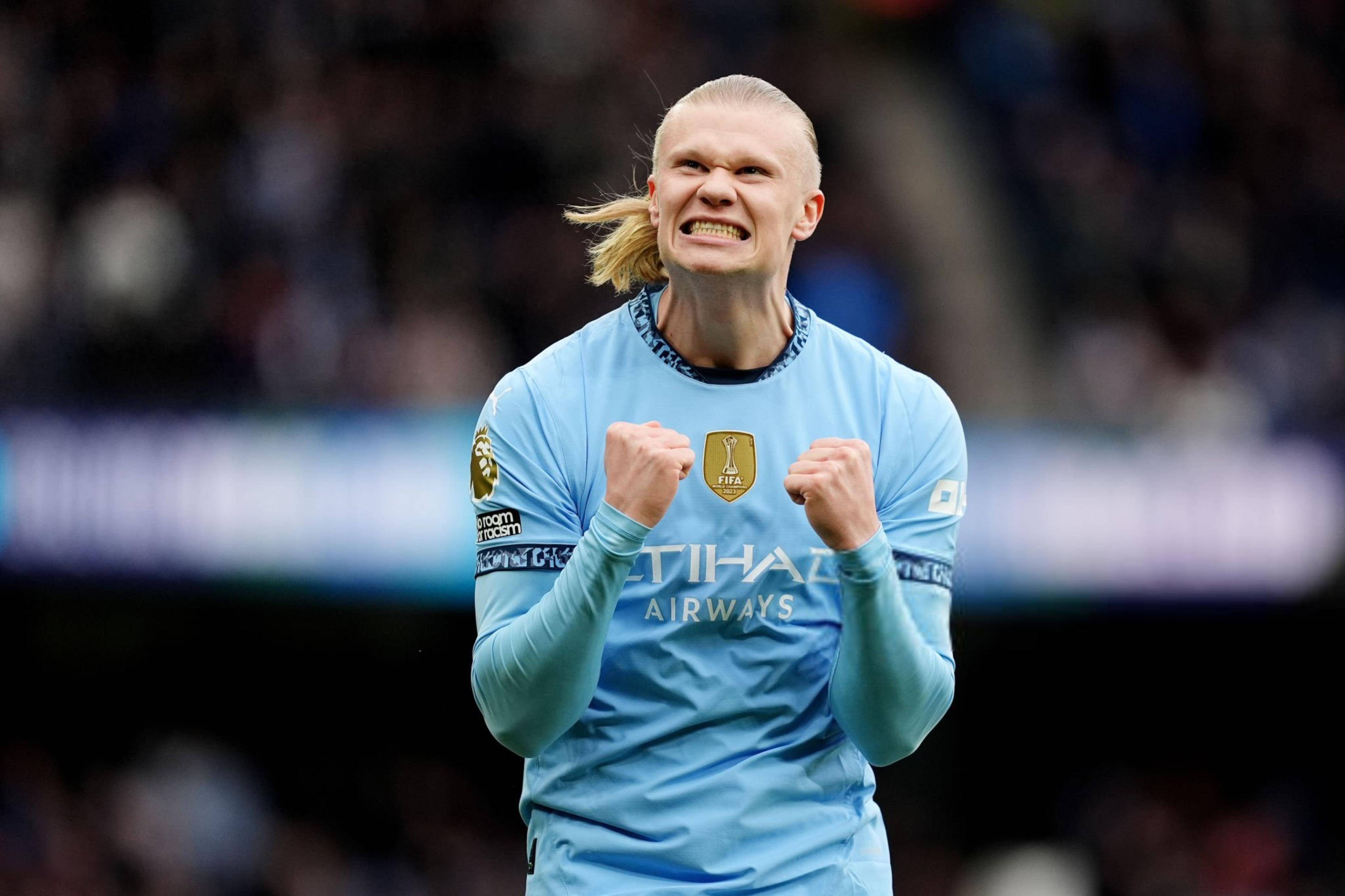 自坐在桌角 自坐在桌角